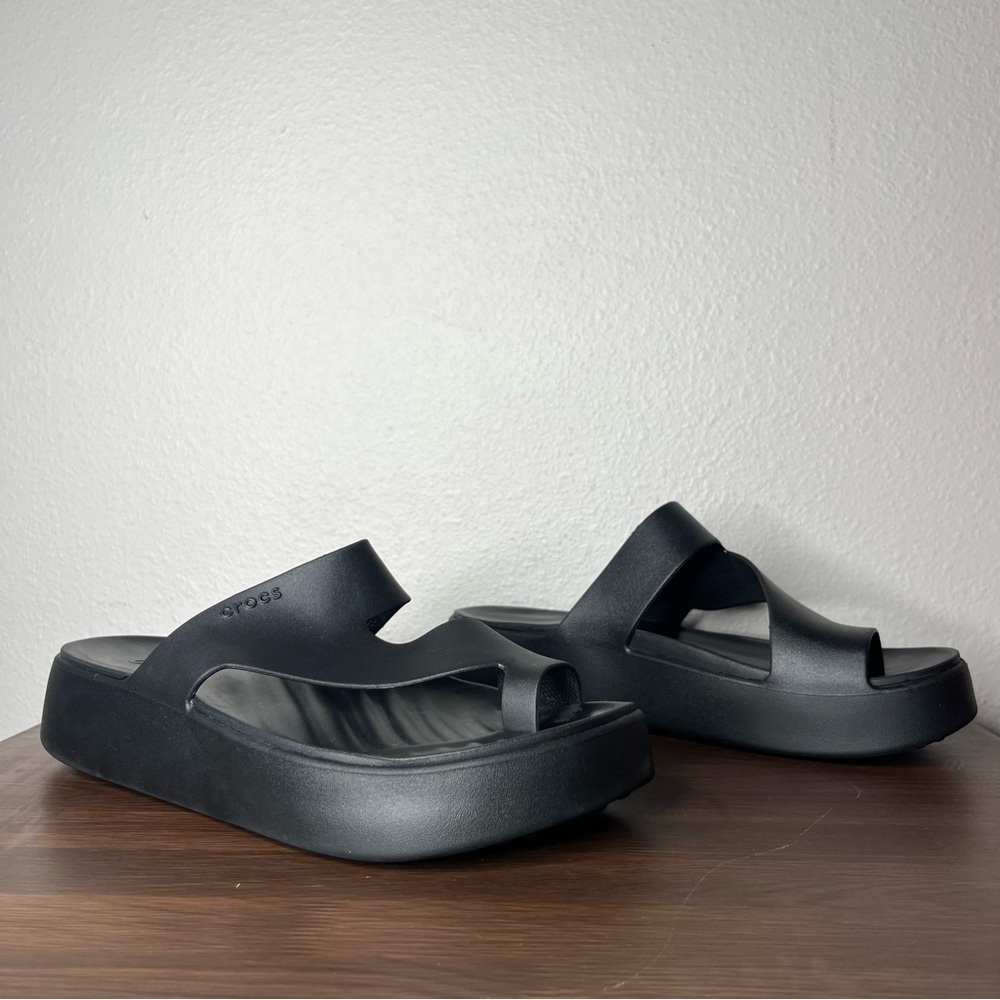 Crocs Black Getaway Platform Toe Loop Sandals Com… - image 2
